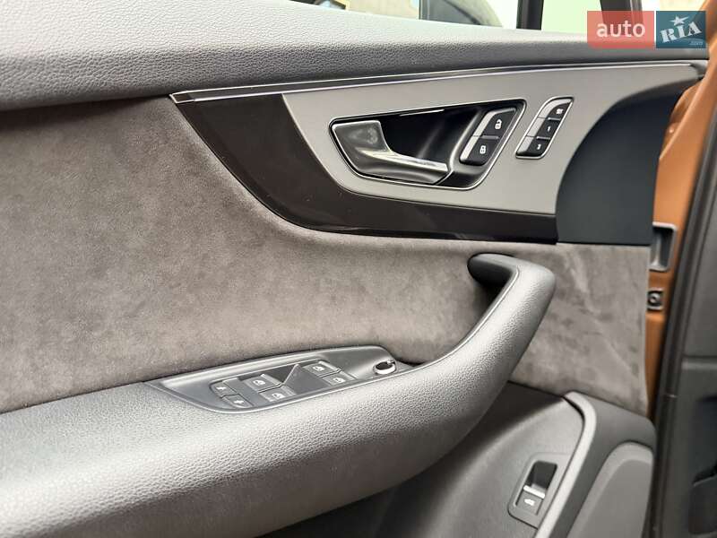 Внедорожник / Кроссовер Audi Q7 2017 в Одессе