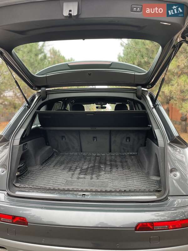 Позашляховик / Кросовер Audi Q7 2016 в Дніпрі фото 18 Позашляховик / Кросовер Audi Q7 2016 в Дніпрі