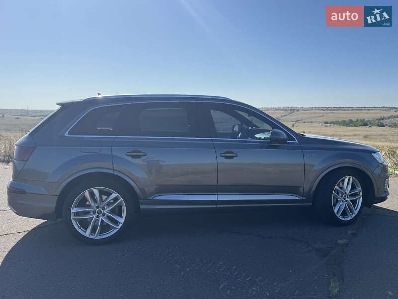 Позашляховик / Кросовер Audi Q7 2016 в Львові