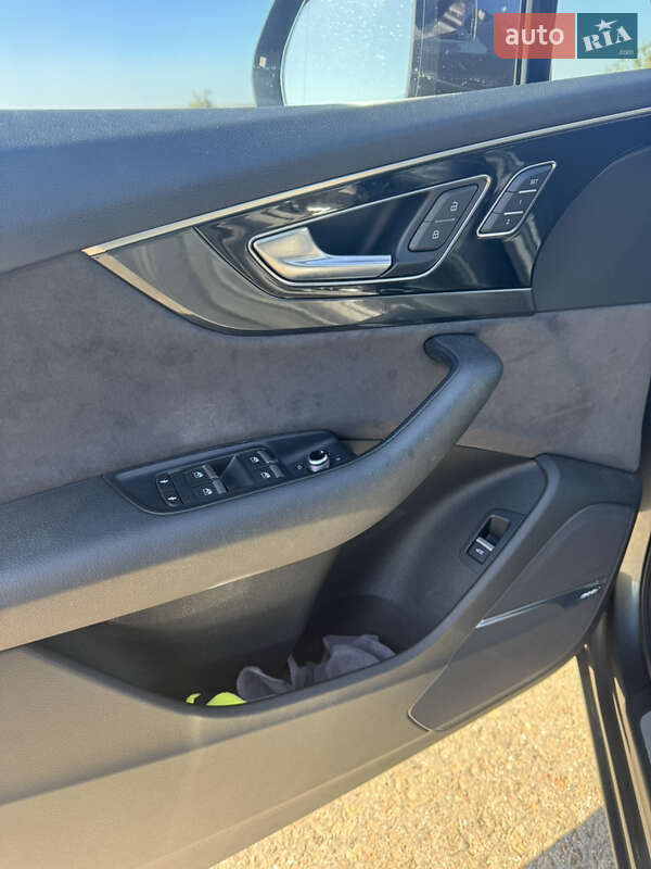 Позашляховик / Кросовер Audi Q7 2016 в Львові