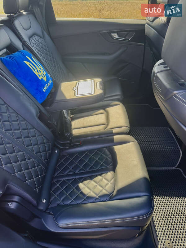 Позашляховик / Кросовер Audi Q7 2016 в Львові