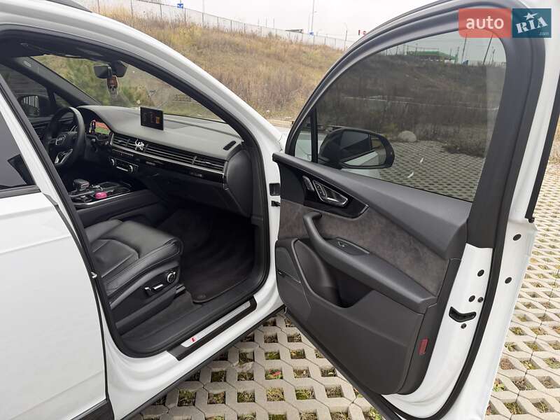 Позашляховик / Кросовер Audi Q7 2017 в Хмельницькому