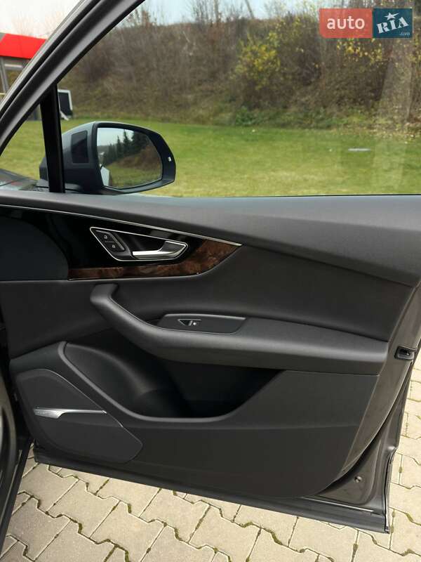 Внедорожник / Кроссовер Audi Q7 2017 в Тернополе