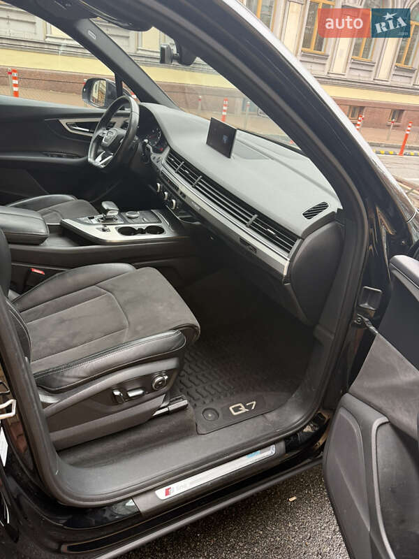 Позашляховик / Кросовер Audi Q7 2017 в Києві фото 15 Позашляховик / Кросовер Audi Q7 2017 в Києві