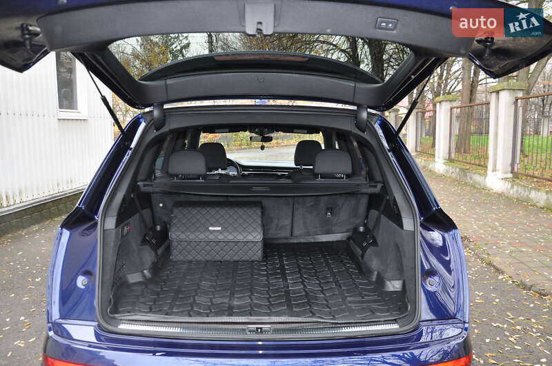 Позашляховик / Кросовер Audi Q7 2020 в Чернівцях