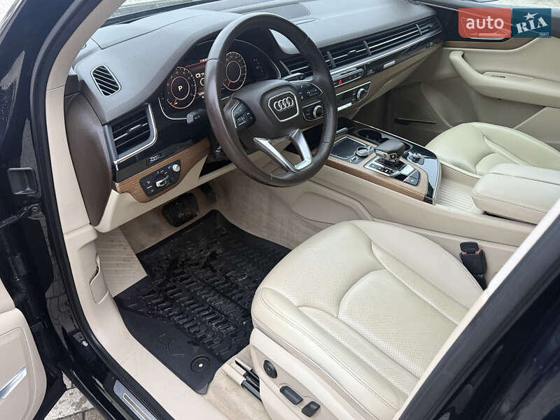 Позашляховик / Кросовер Audi Q7 2017 в Львові