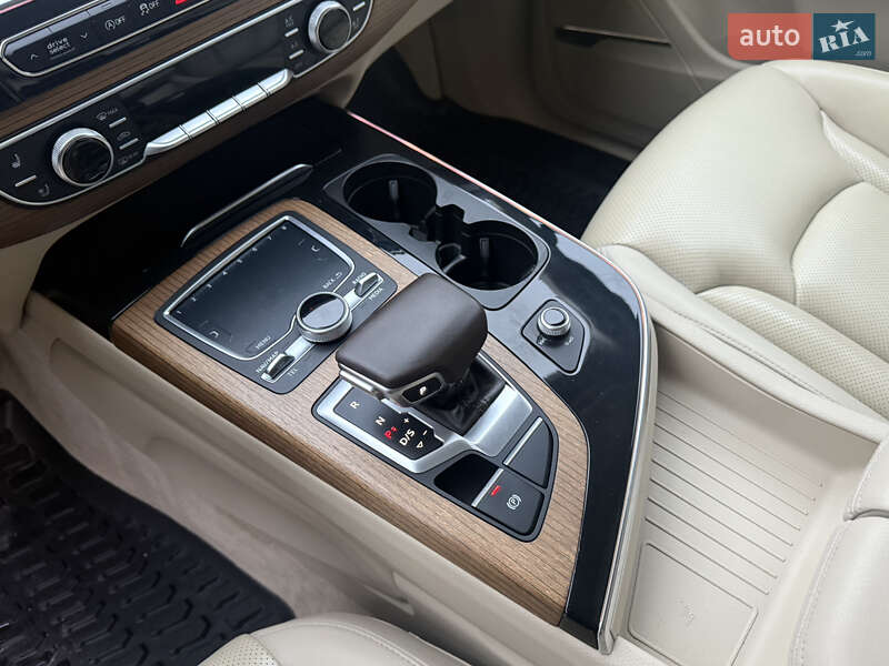 Позашляховик / Кросовер Audi Q7 2017 в Львові