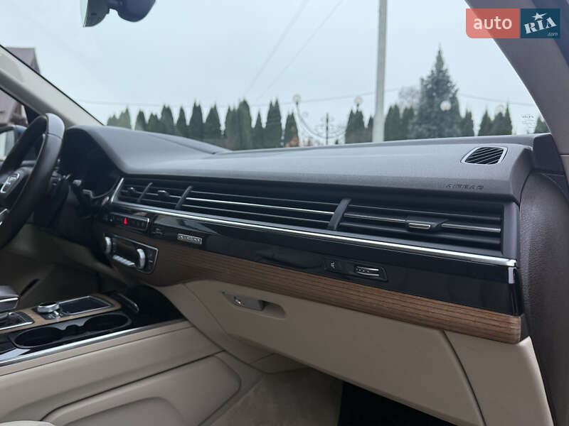 Позашляховик / Кросовер Audi Q7 2017 в Львові
