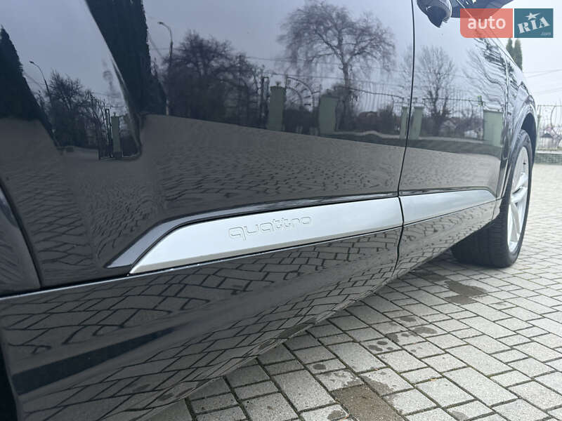 Позашляховик / Кросовер Audi Q7 2017 в Львові