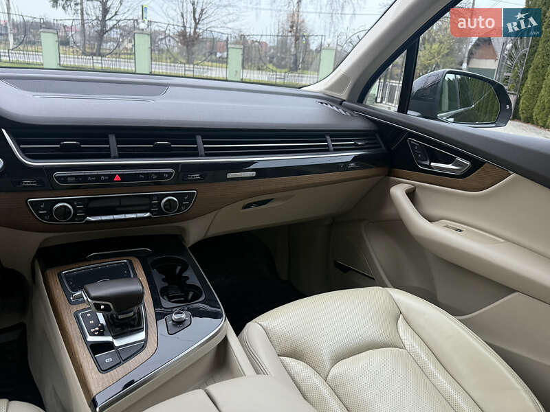Позашляховик / Кросовер Audi Q7 2017 в Львові