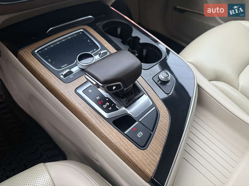 Позашляховик / Кросовер Audi Q7 2017 в Львові