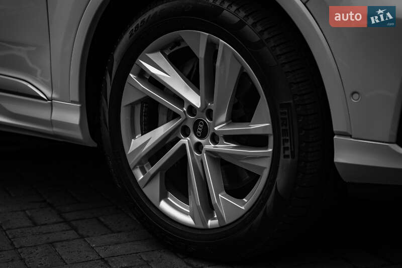Позашляховик / Кросовер Audi Q7 2021 в Києві