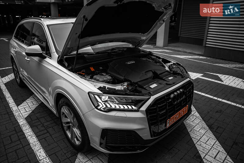 Позашляховик / Кросовер Audi Q7 2021 в Києві