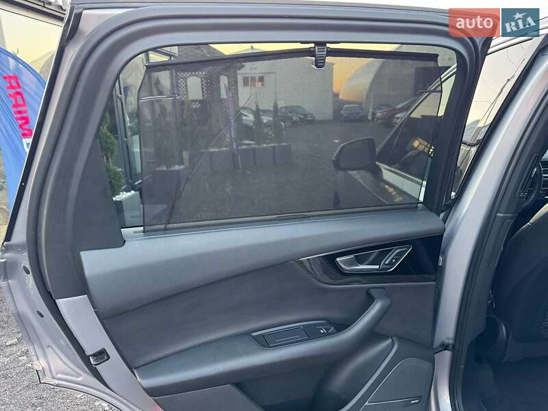 Позашляховик / Кросовер Audi Q7 2017 в Луцьку