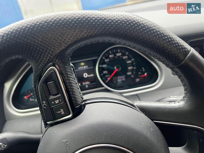 Позашляховик / Кросовер Audi Q7 2015 в Києві