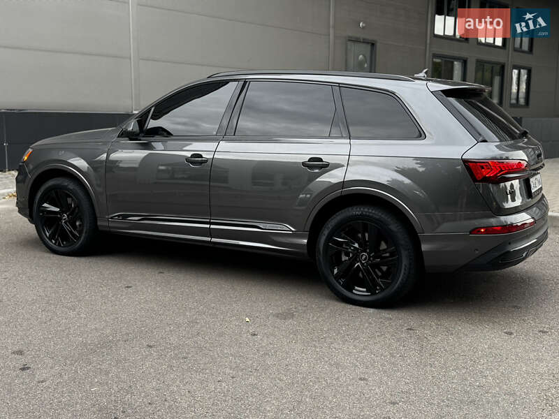 Позашляховик / Кросовер Audi Q7 2021 в Києві