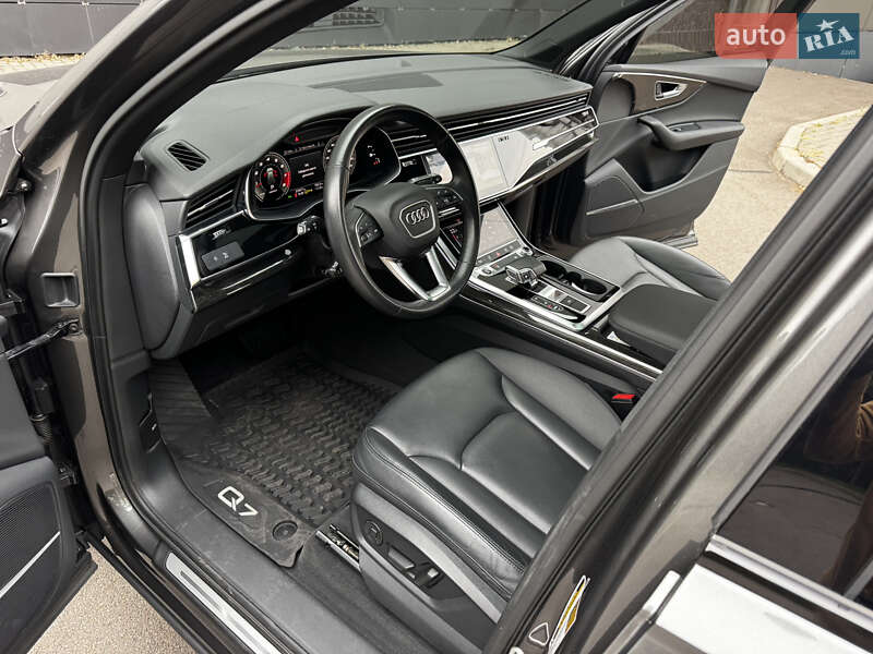 Позашляховик / Кросовер Audi Q7 2021 в Києві