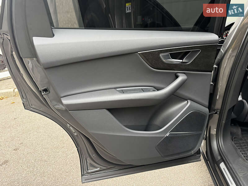 Позашляховик / Кросовер Audi Q7 2021 в Києві