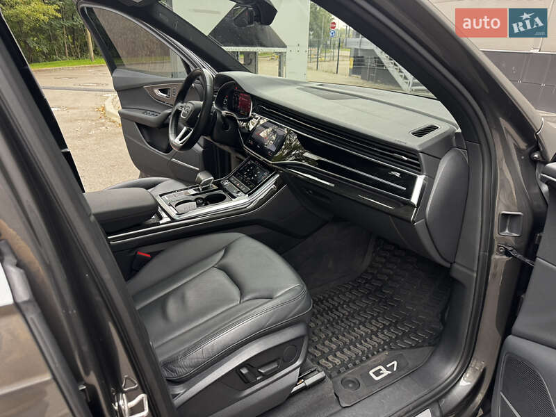 Позашляховик / Кросовер Audi Q7 2021 в Києві