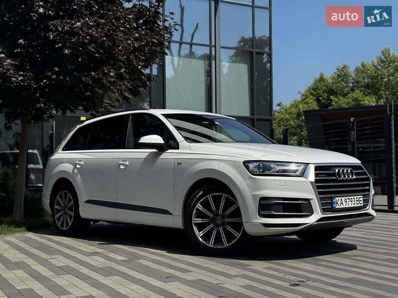 Позашляховик / Кросовер Audi Q7 2017 в Києві