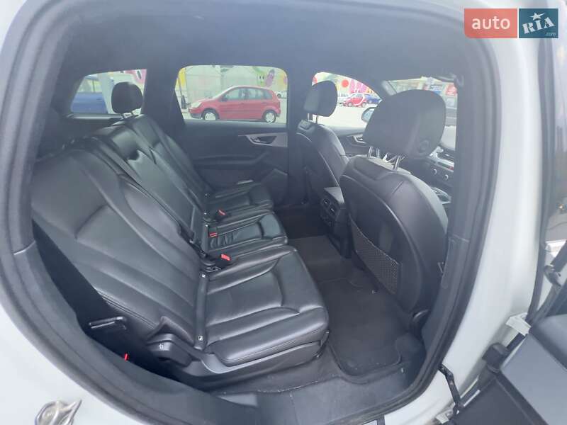 Позашляховик / Кросовер Audi Q7 2017 в Ужгороді
