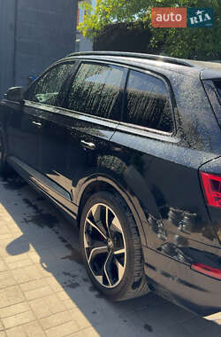 Внедорожник / Кроссовер Audi Q7 2018 в Киеве