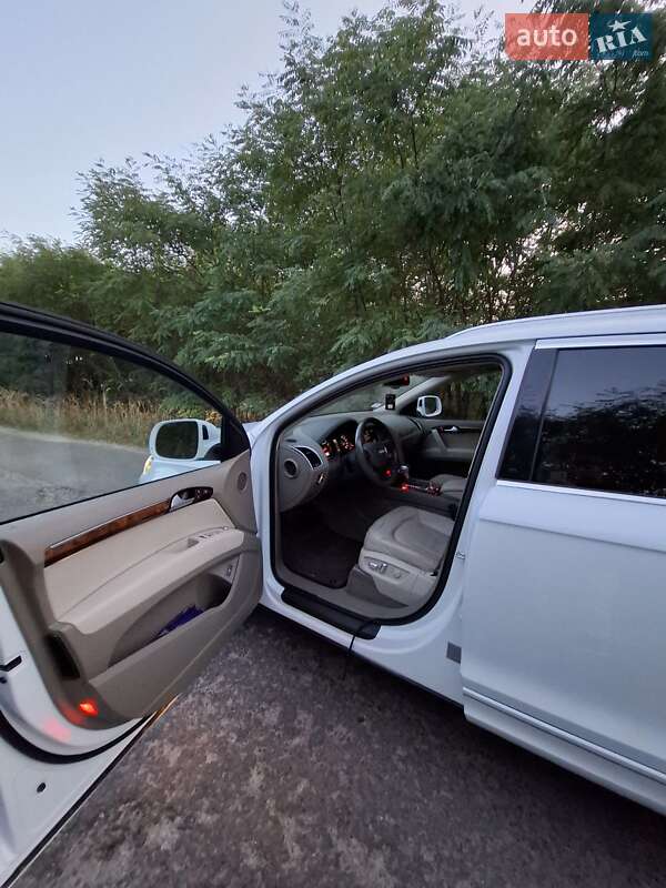 Позашляховик / Кросовер Audi Q7 2014 в Луцьку