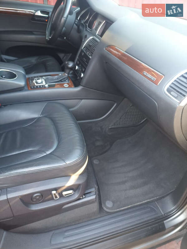 Внедорожник / Кроссовер Audi Q7 2011 в Нововолынске