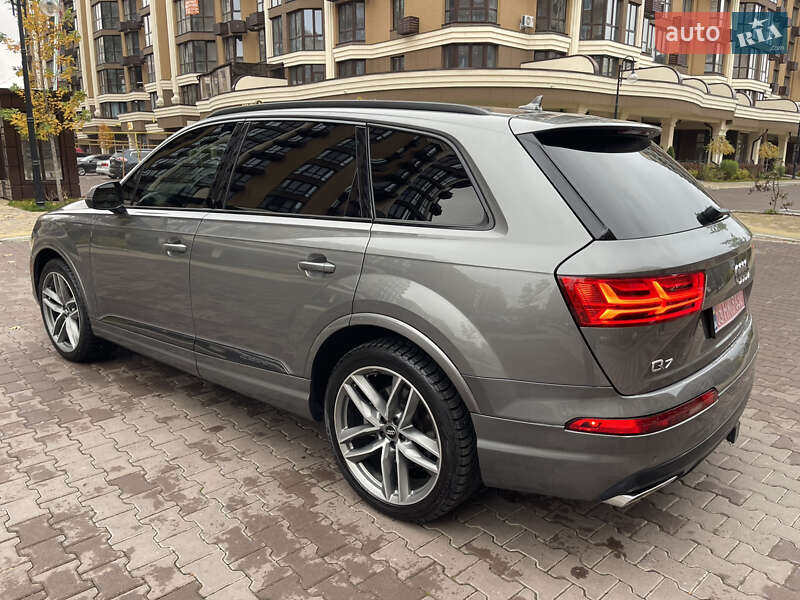 Внедорожник / Кроссовер Audi Q7 2016 в Киеве