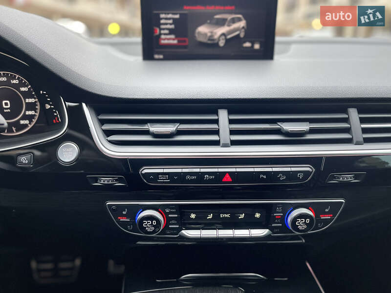 Внедорожник / Кроссовер Audi Q7 2016 в Киеве