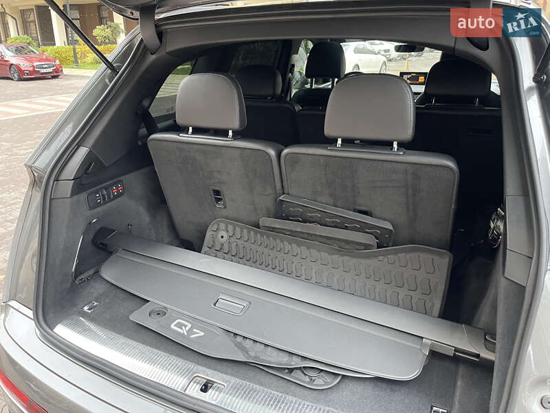 Внедорожник / Кроссовер Audi Q7 2016 в Киеве