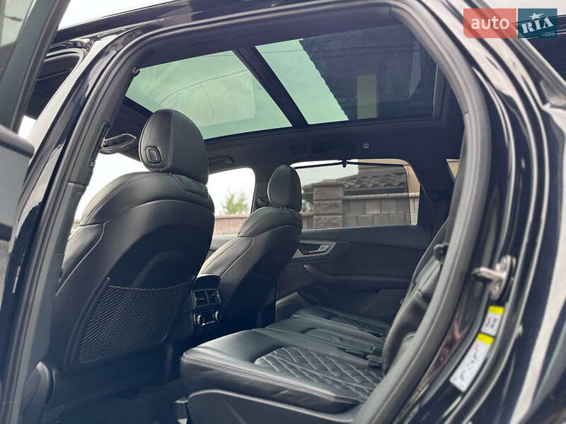 Позашляховик / Кросовер Audi Q7 2017 в Рівному