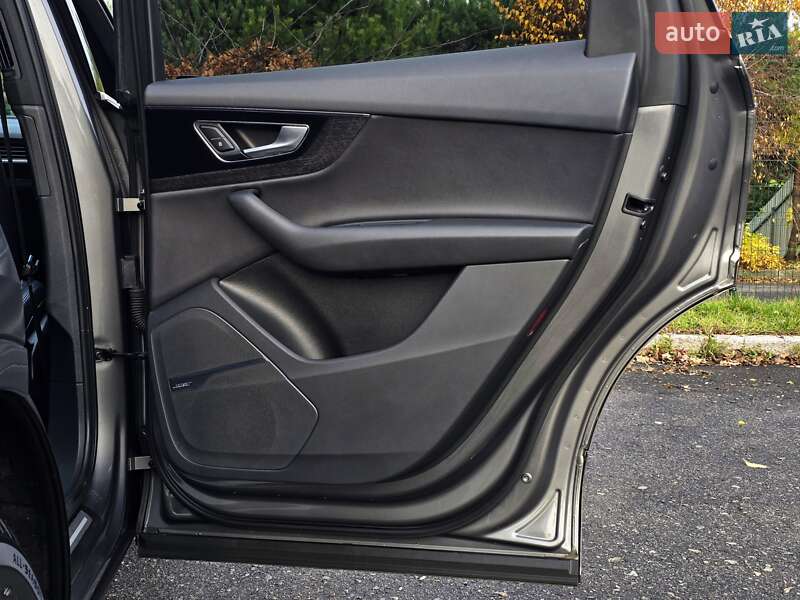 Позашляховик / Кросовер Audi Q7 2016 в Хмельницькому