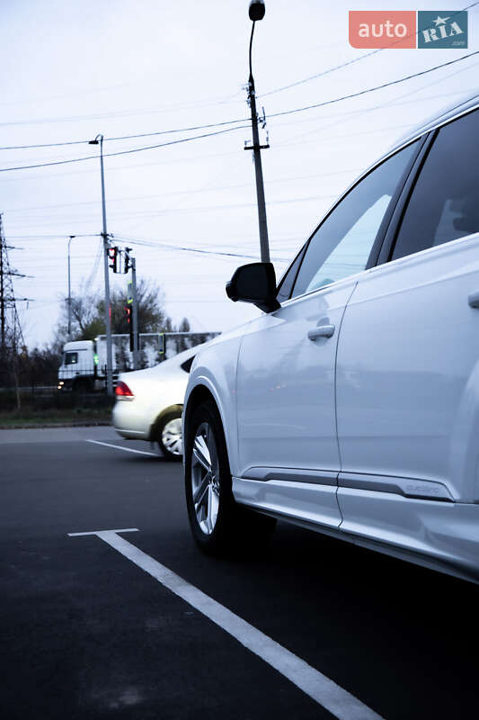 Позашляховик / Кросовер Audi Q7 2019 в Полтаві фото 12 Позашляховик / Кросовер Audi Q7 2019 в Полтаві