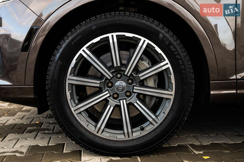 Позашляховик / Кросовер Audi Q7 2017 в Луцьку