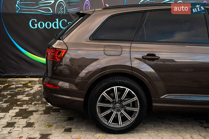 Позашляховик / Кросовер Audi Q7 2017 в Луцьку
