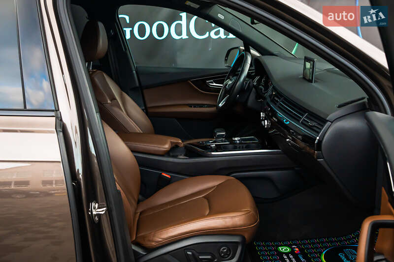 Позашляховик / Кросовер Audi Q7 2017 в Луцьку