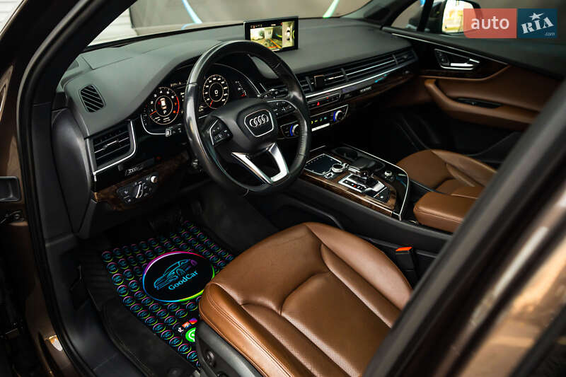 Позашляховик / Кросовер Audi Q7 2017 в Луцьку