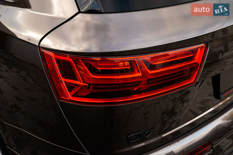 Позашляховик / Кросовер Audi Q7 2017 в Луцьку