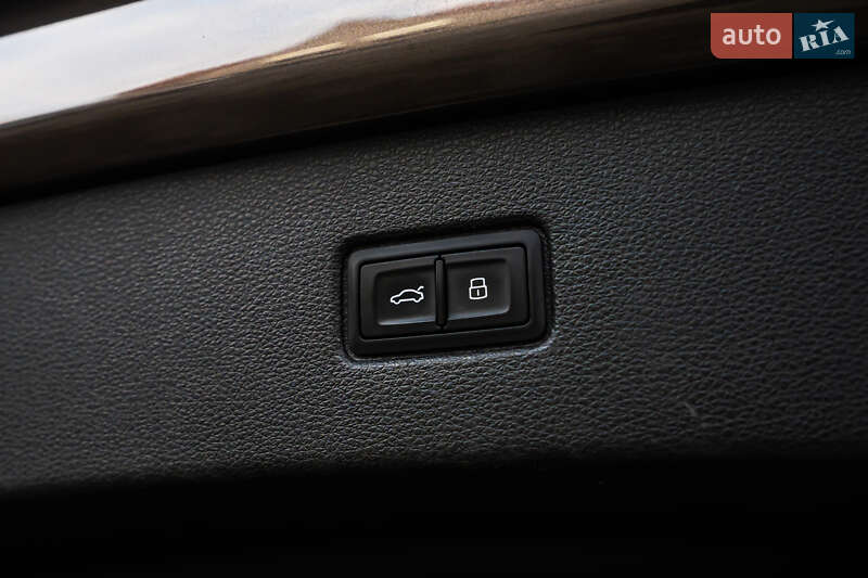 Позашляховик / Кросовер Audi Q7 2017 в Луцьку