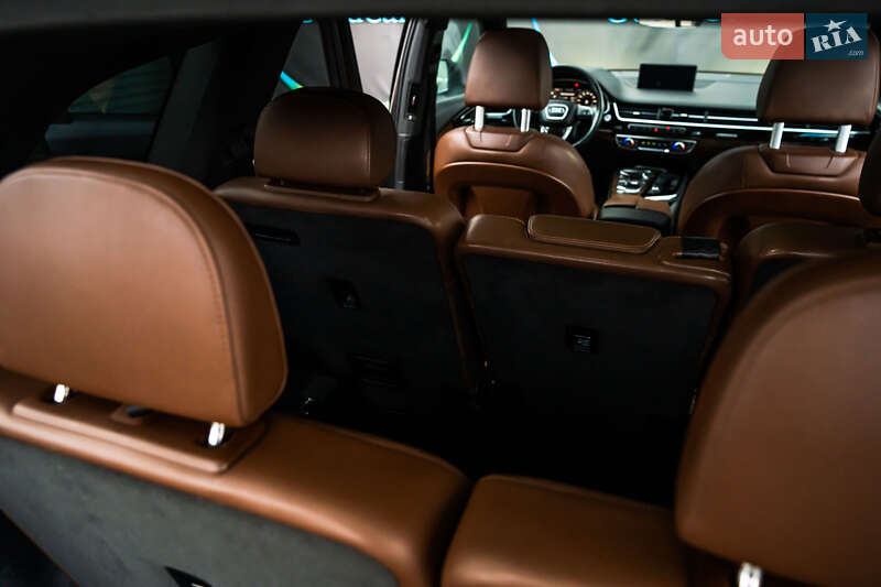 Позашляховик / Кросовер Audi Q7 2017 в Луцьку