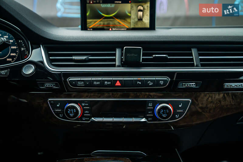 Позашляховик / Кросовер Audi Q7 2017 в Луцьку