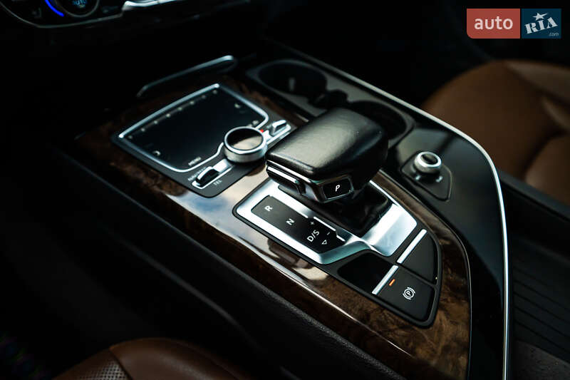 Позашляховик / Кросовер Audi Q7 2017 в Луцьку