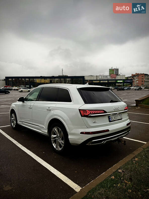 Позашляховик / Кросовер Audi Q7 2021 в Києві