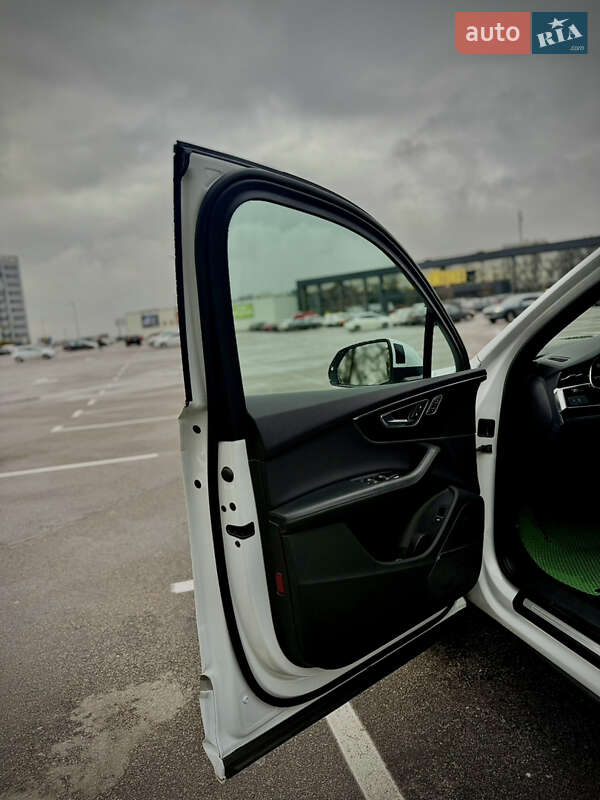 Позашляховик / Кросовер Audi Q7 2021 в Києві