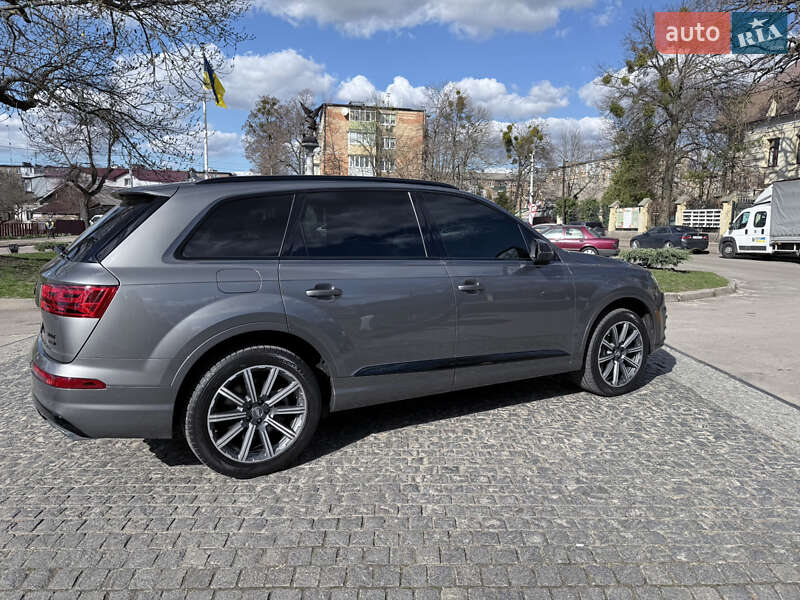 Позашляховик / Кросовер Audi Q7 2016 в Києві
