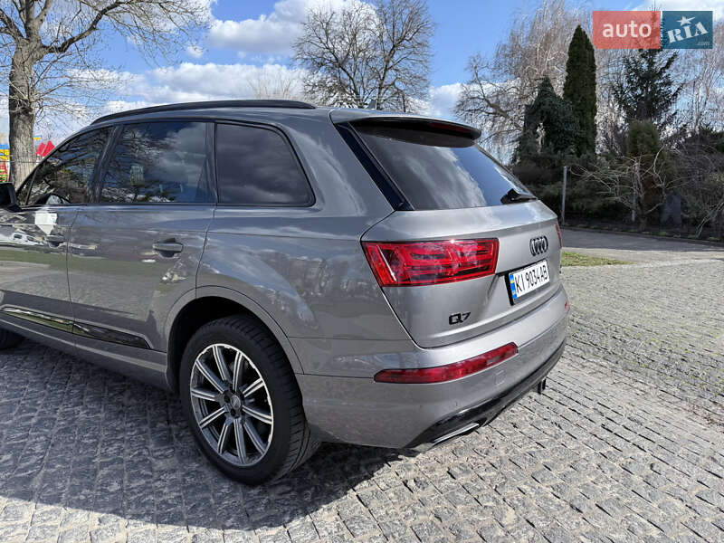 Позашляховик / Кросовер Audi Q7 2016 в Києві