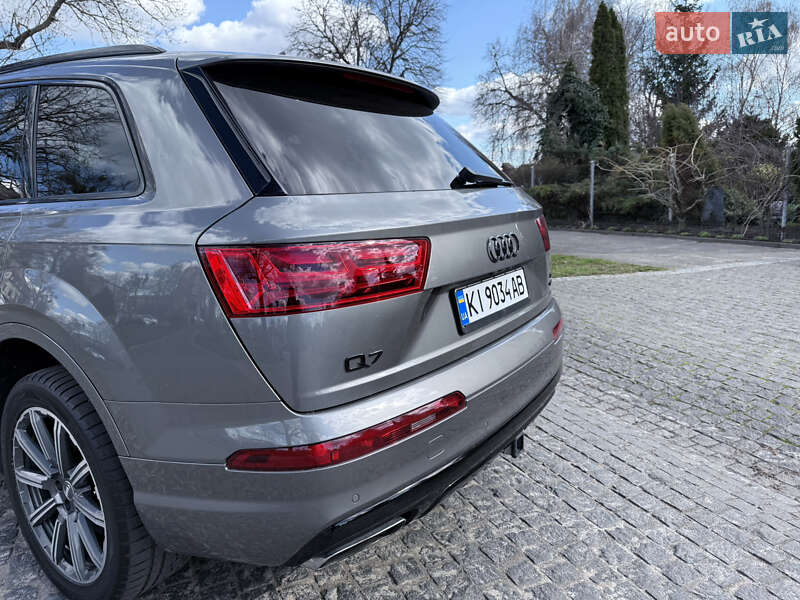 Позашляховик / Кросовер Audi Q7 2016 в Києві