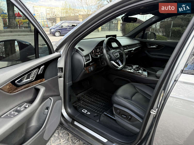 Позашляховик / Кросовер Audi Q7 2016 в Києві