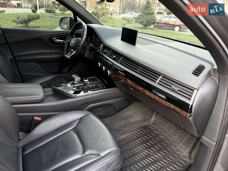 Позашляховик / Кросовер Audi Q7 2016 в Києві
